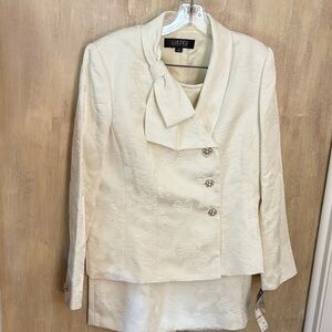Kasper Women's Ivory Jacquard Two piece suit NWT size 12